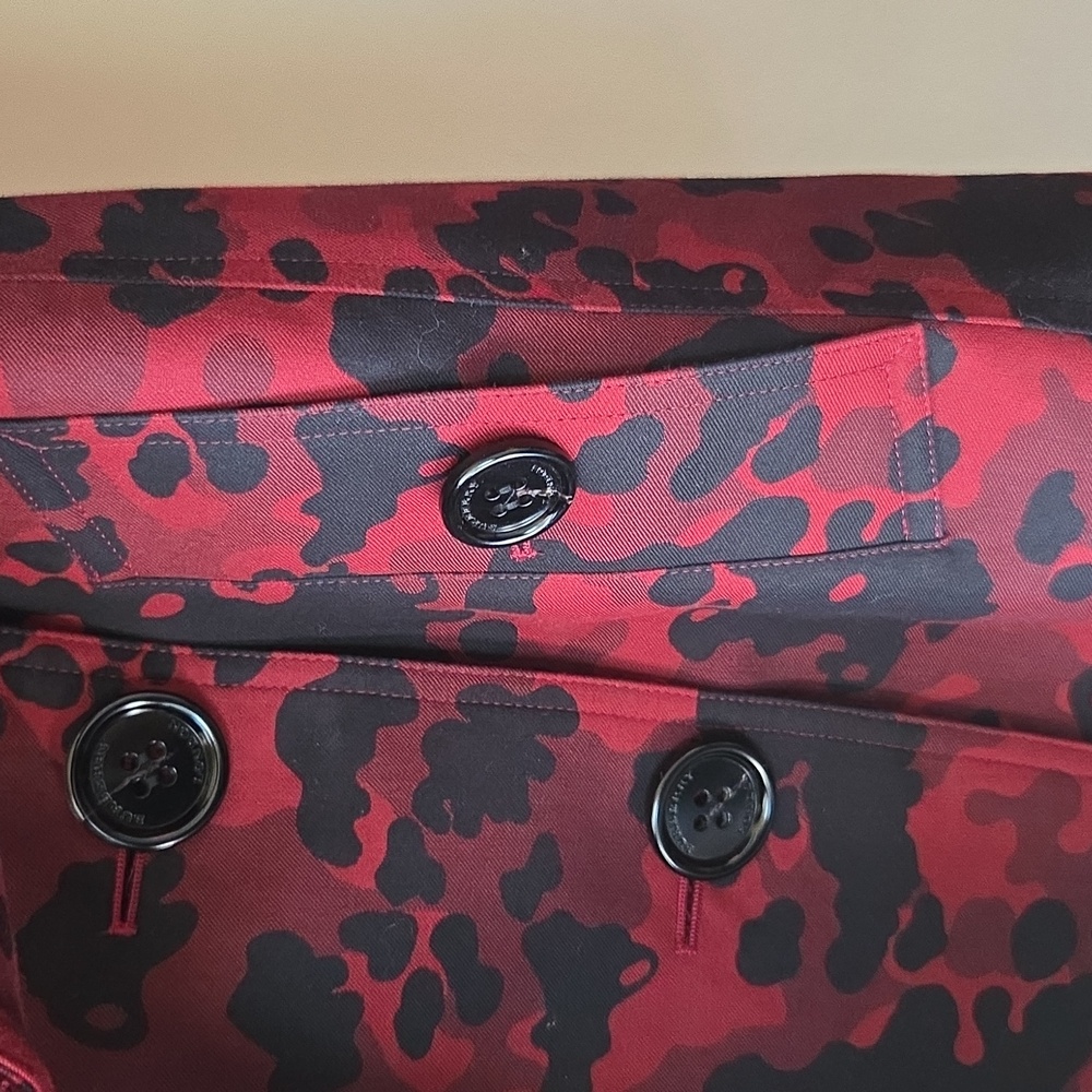Burberry Red and Black Camo Trench Coat Limited Edition - Picture 7 of 15